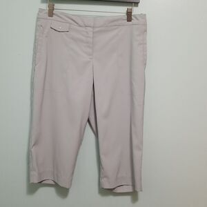 IZOD light grey knee length golf shorts. Size 6.